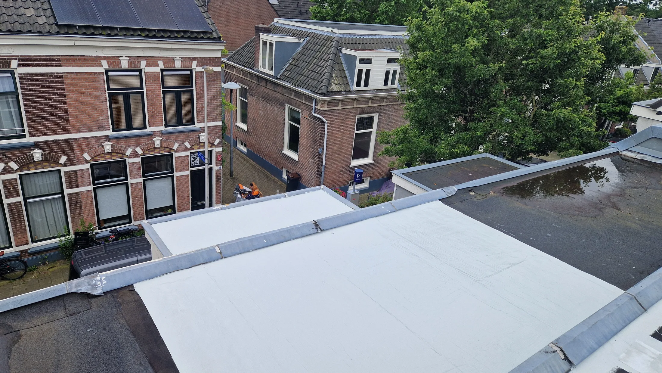 Tweelaagse dakafwerking bij hybride dakcoating op particulier bitumendak in amersfoort