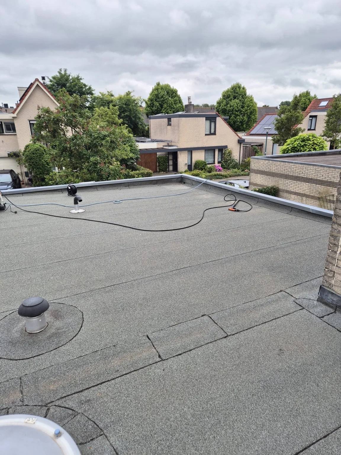 Beginsituatie bij Cool roof in Breukelen: 60 m² bitumendak met 2K-polyurea