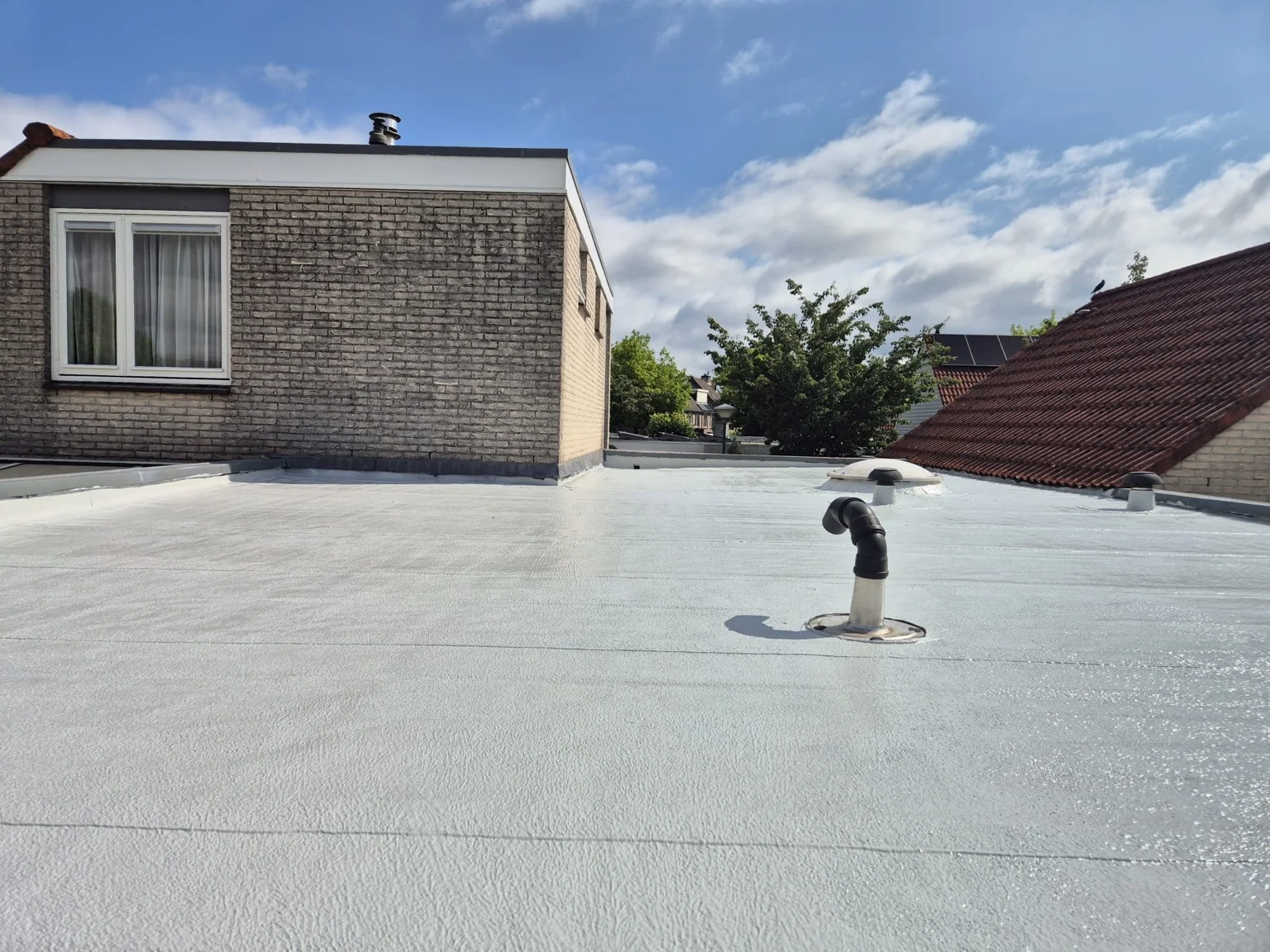 Laatste beschikbare fase van Cool roof in Breukelen: 60 m² bitumendak met 2K-polyurea
