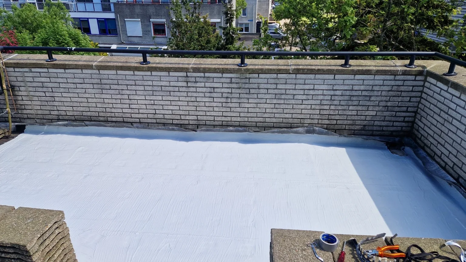 Waterdicht dakterras in Delft met vloeibare hybride coating
