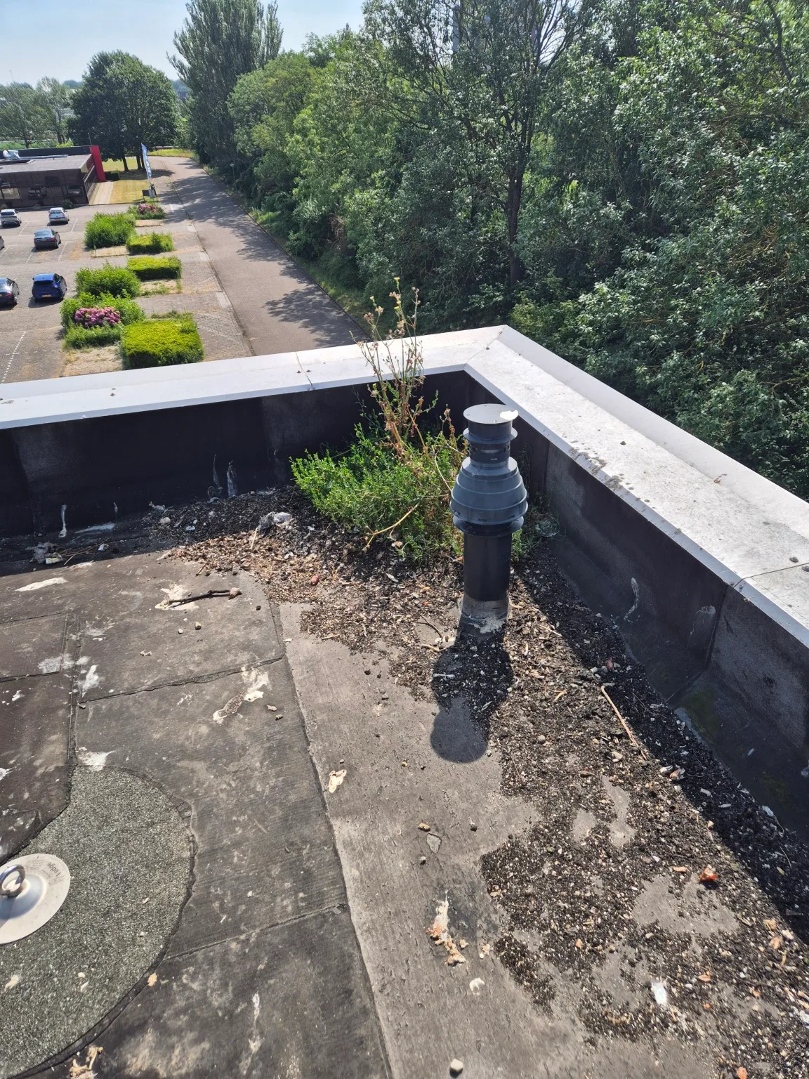 Beginsituatie bij Dakcoating in Dordrecht voor 200 m² rand- en afvoerzones