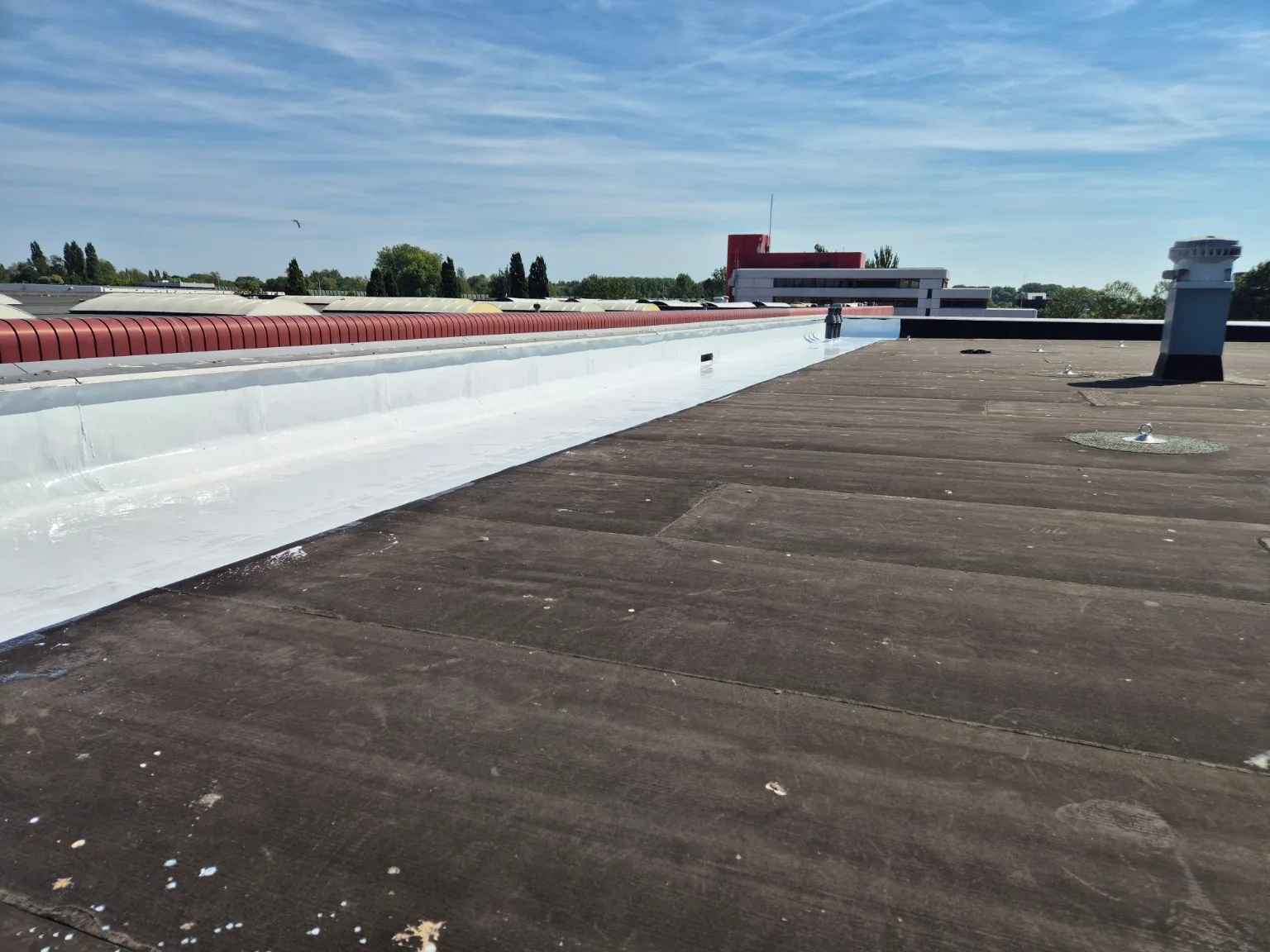 Laatste beschikbare fase van Dakcoating in Dordrecht voor 200 m² rand- en afvoerzones