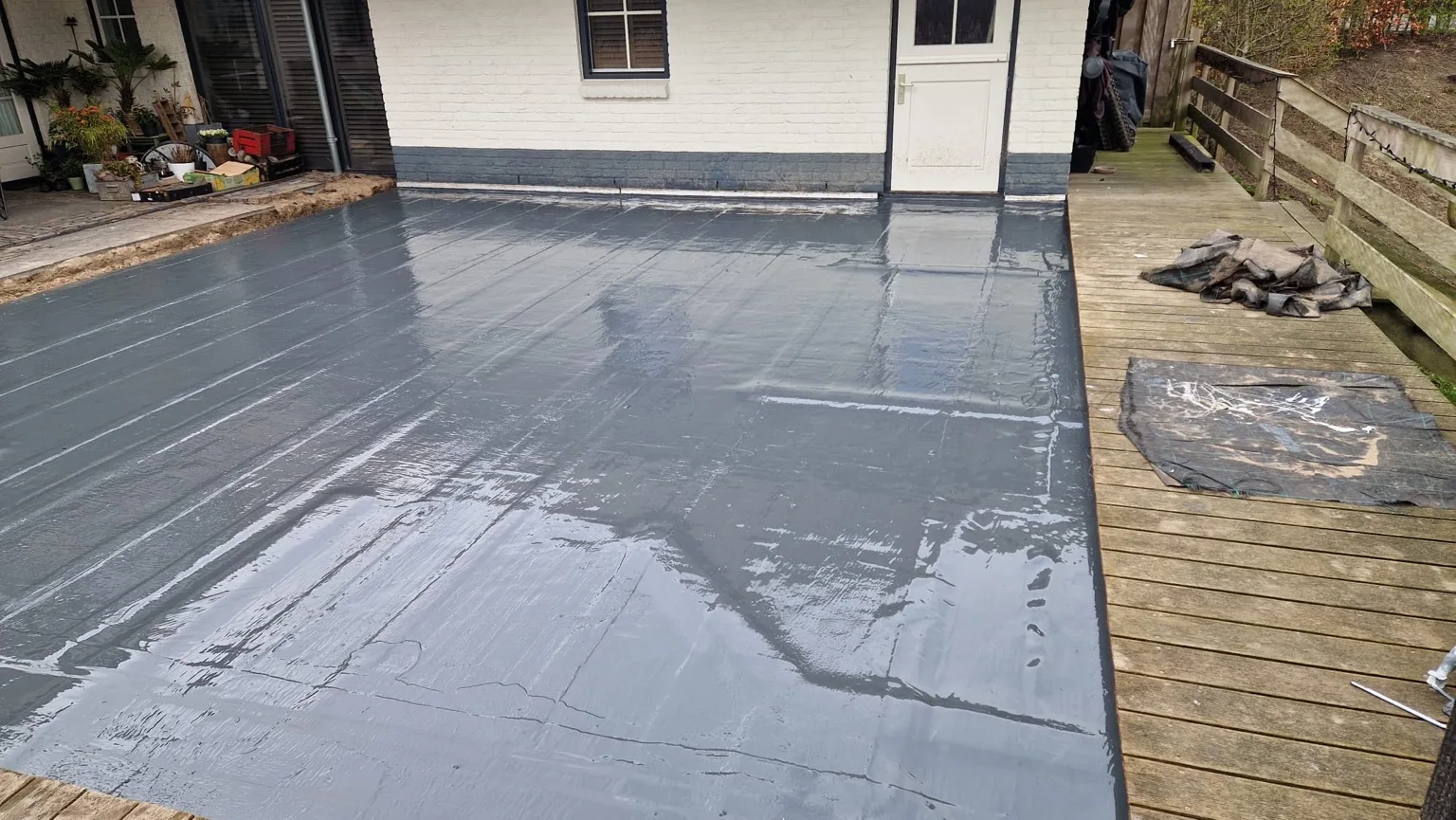 Polyurethaan eindlaag bij terrasdak van 60 m² waterdicht in vinkeveen
